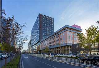 山东垂直输送机提升机